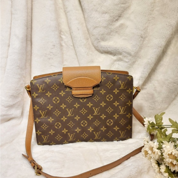 Authentic Louis Vuitton Courcelles shoulder bag - Picture 3 of 16